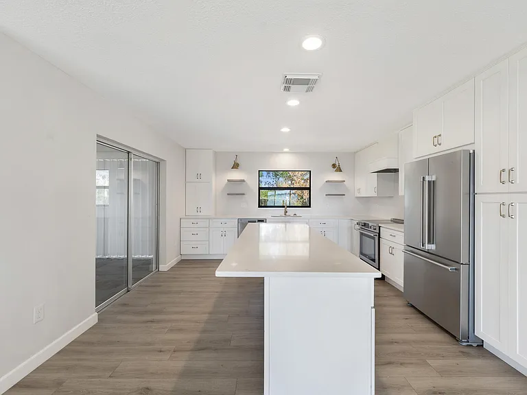 4003 S Indian River Dr — Photo 8