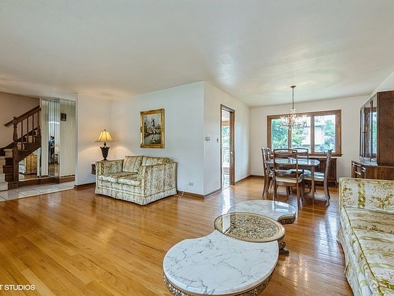 3rd image of 1021 S Beechwood Dr