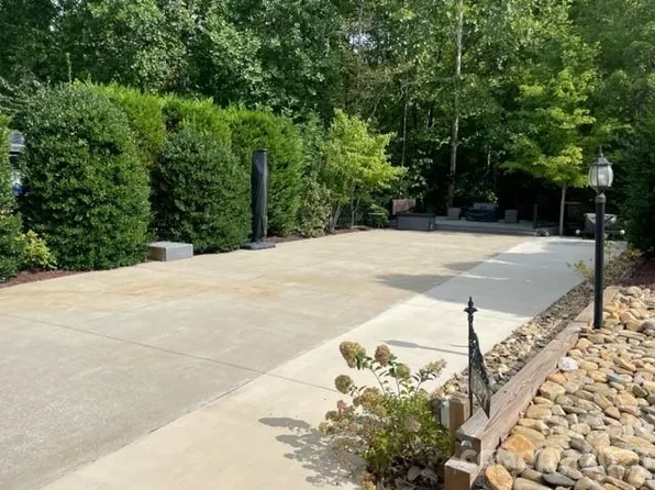 127 Cornell Cir, Lake Lure, NC 28746