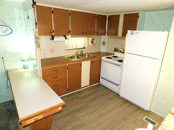 4th image of 38020 Christine Ave