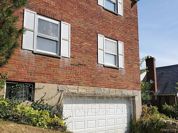 3rd image of 594 Rosemont Ave Unit B