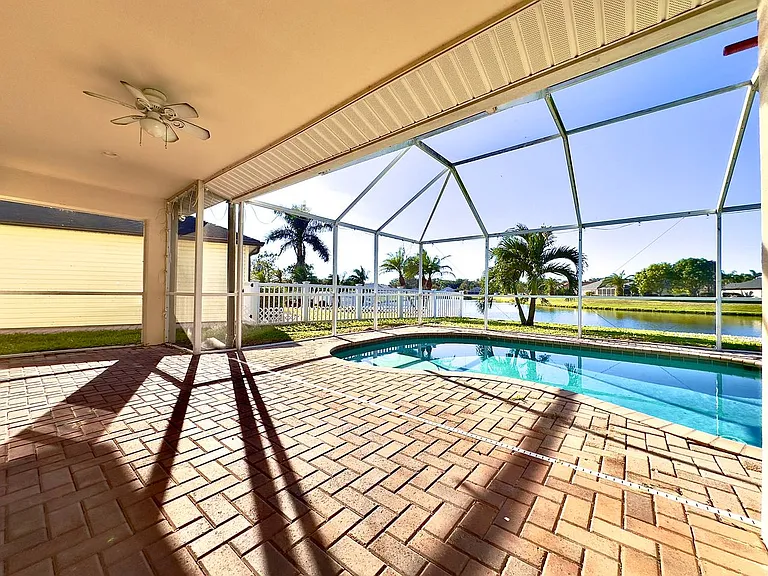565 Limerick Dr — Photo 4