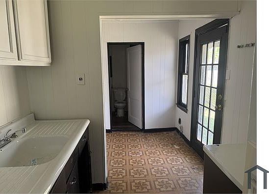 4th image of 1274 Park Ave