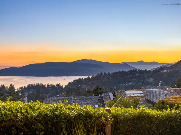5360 Meadfeild Rd, West Vancouver, BC V7W 3E5
