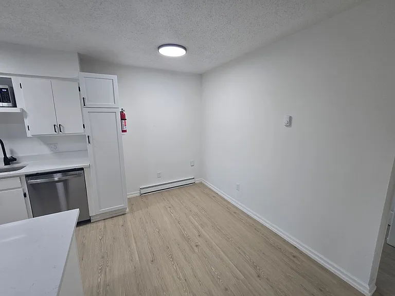 West Apartments — Photo 36