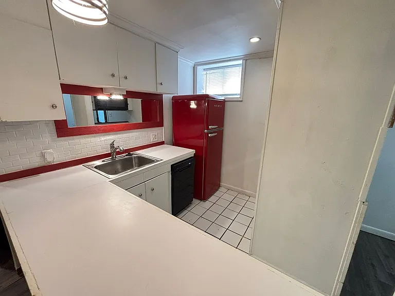 621 N Leverett Ave — Photo 5