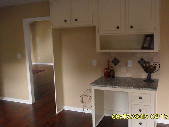 Kitchen w/built in desk