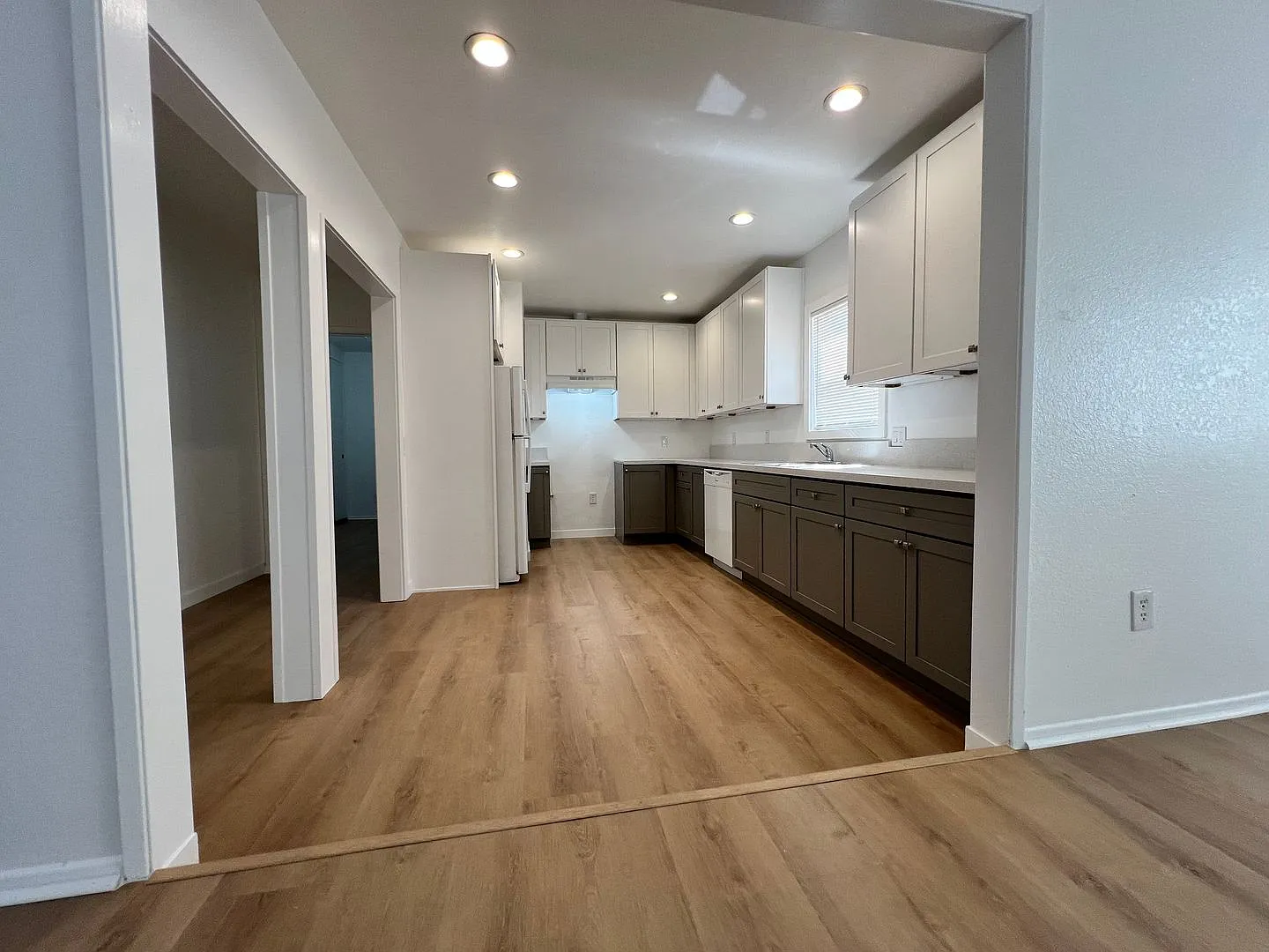 B- 6-Unit 9532-9536 1/2 Cedar Street. — Photo 4
