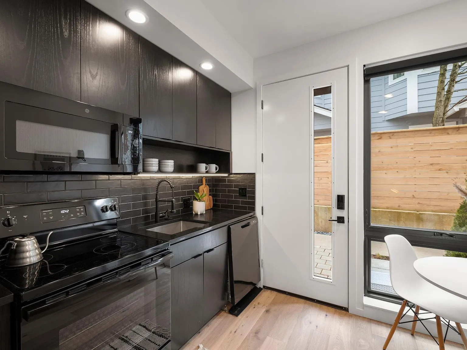 1825 N Rosa Parks Way — Photo 2