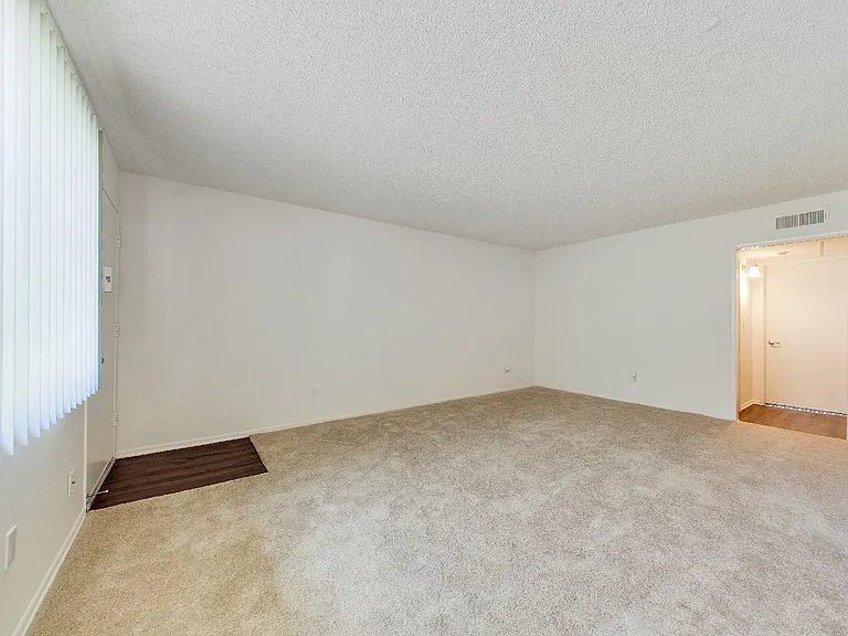 13157 Riverside Dr — Photo 47