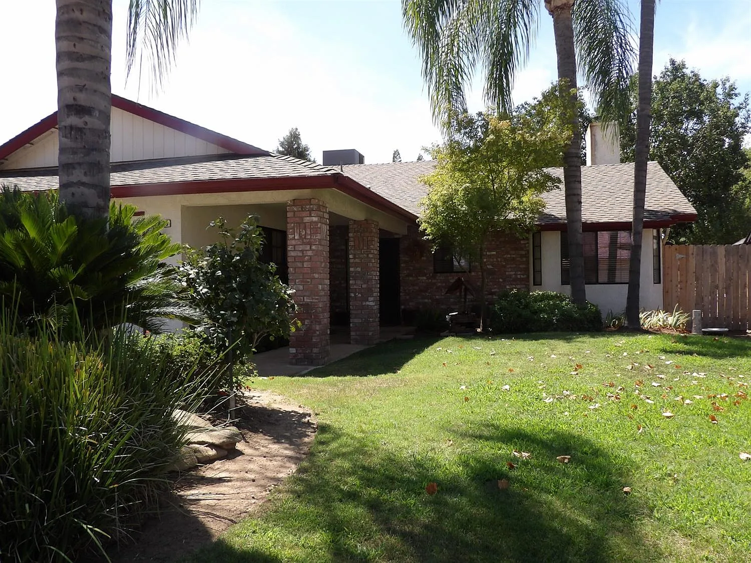 1825 E Eclipse Ave photo 1