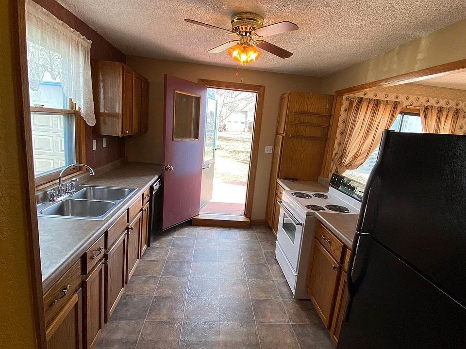 808 N Duff St Mitchell SD 57301 Zillow