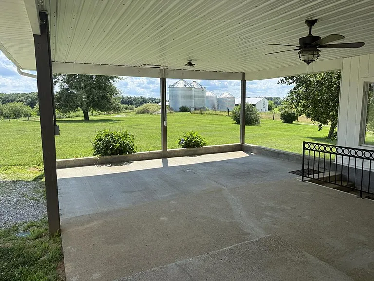 589 Thomas Rd — Photo 13