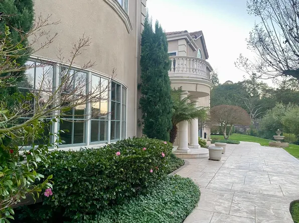 100 Bella Vista Dr, Hillsborough, CA 94010