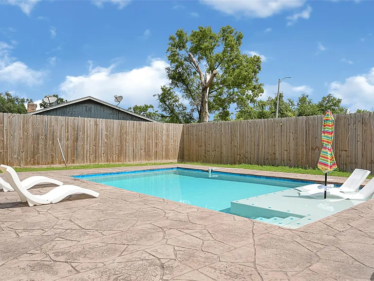 12115 Wood Forest Dr — Photo 40