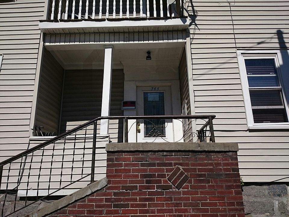 2nd image of 365 Park St