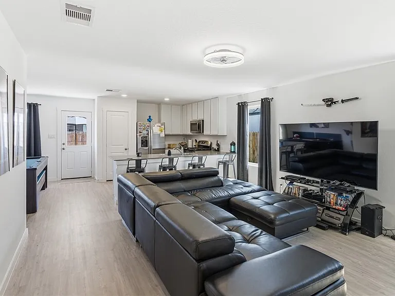 2706 Lannister Ln — Photo 8