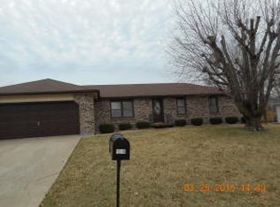 1210 E Rea St, Marshall, MO 65340