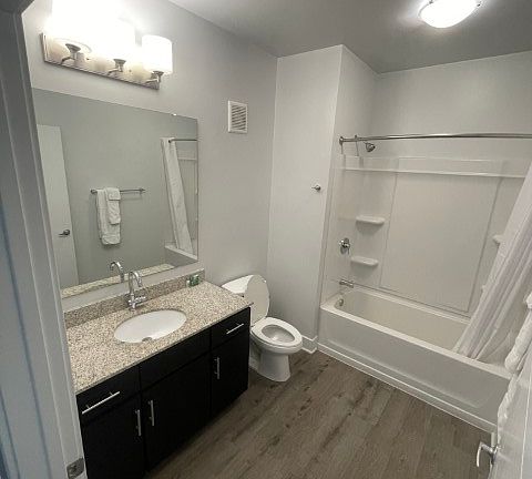 3rd image of 80 E Home St