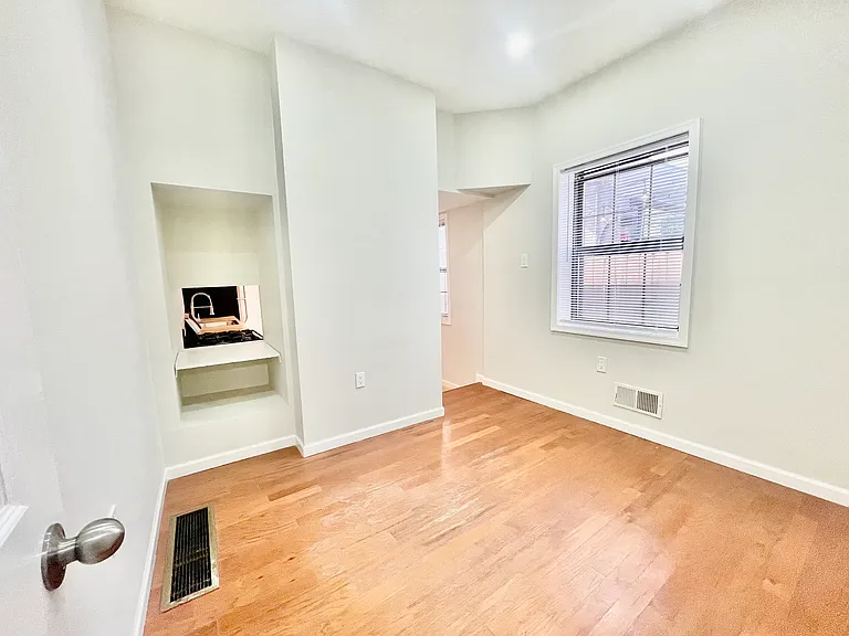 1005 Frankford Ave #2 — Photo 14