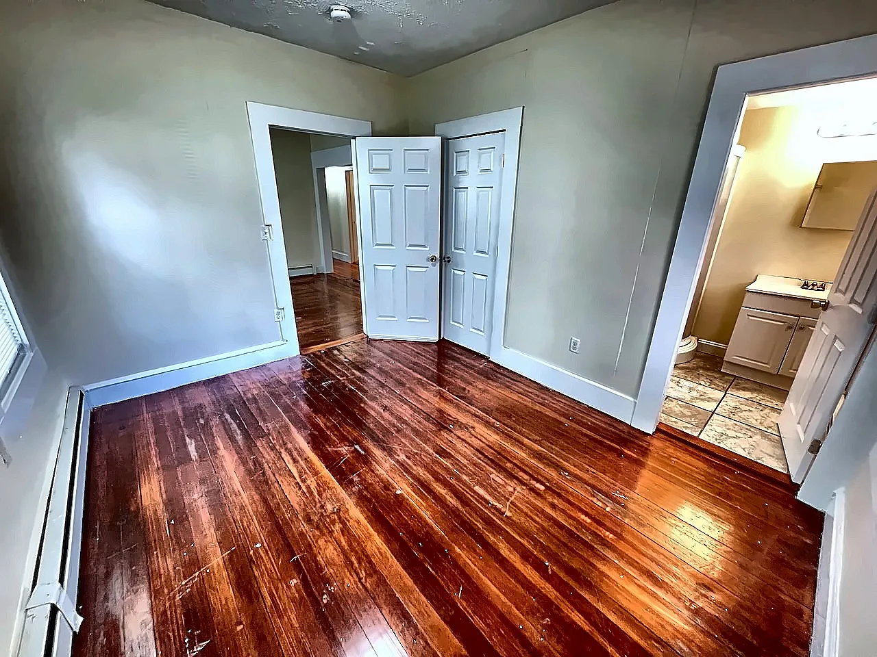 4 bed, $2,900 — Photo 4