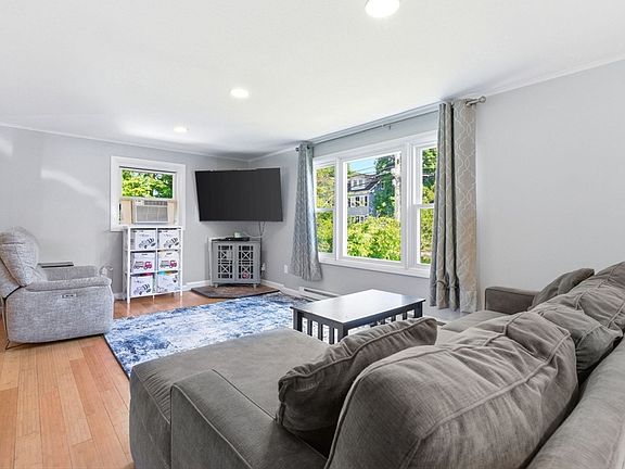 2nd image of 137 Holten St