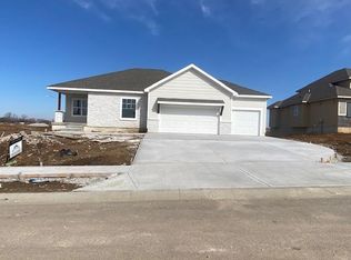 20784 W 188th St, Spring Hill, KS 66083