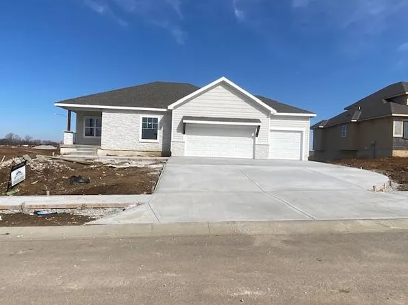 20784 W 188th St, Spring Hill, KS 66083