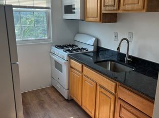 646 Chesapeake St SE APT 9, Washington, DC