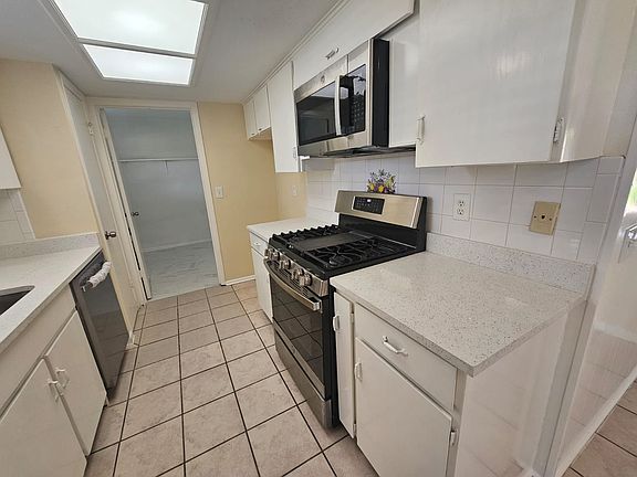 3rd image of 3425 Eastbrook Dr
