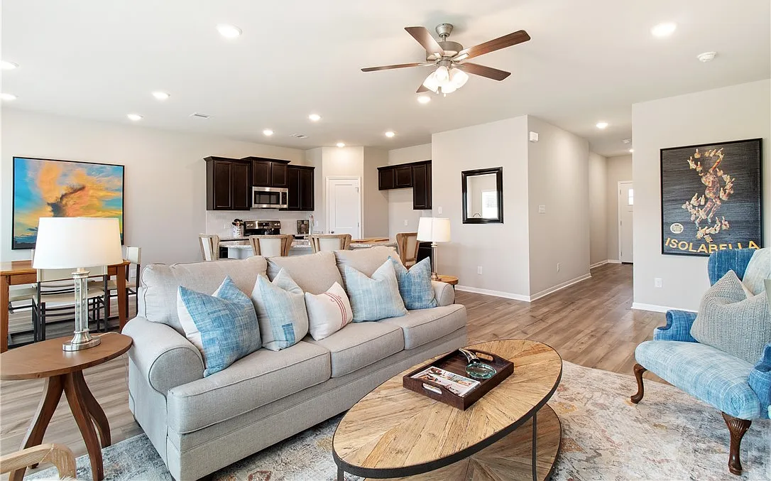 3 bed, 1404 sqft, $2,200 — Photo 4