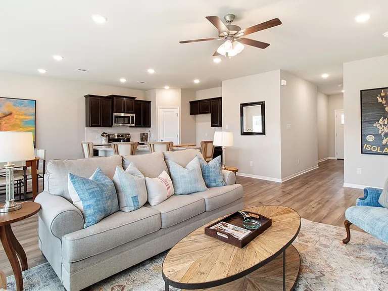 5322 Lyle Pl — Photo 4