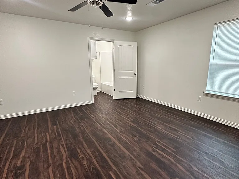 203 E Mulberry St — Photo 9