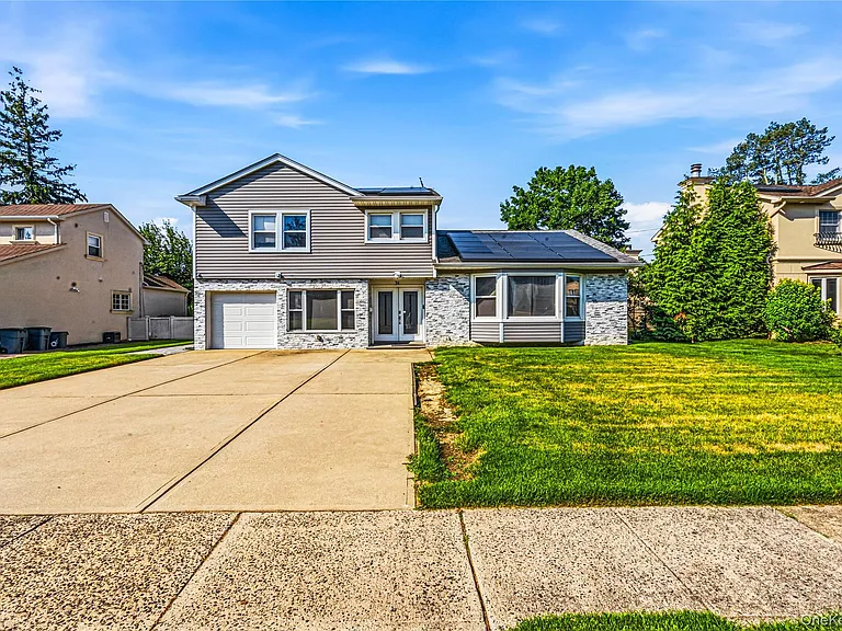 31 Sutton Hill Ln — Photo 2