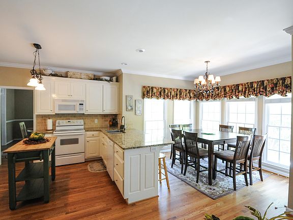 5th image of 5110 Town Creek Ct.