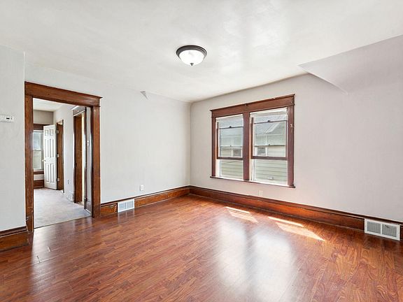 5th image of 906 5th St E