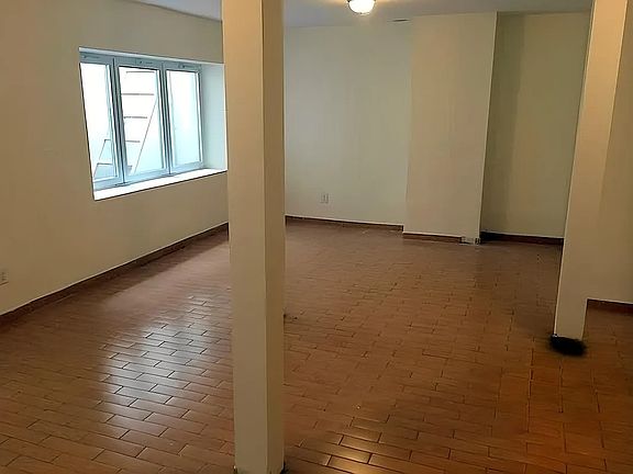 2nd image of 979 Willoughby Ave #1D