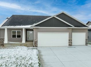 1321 Hickory Ridge Dr, Marion, IA 52302