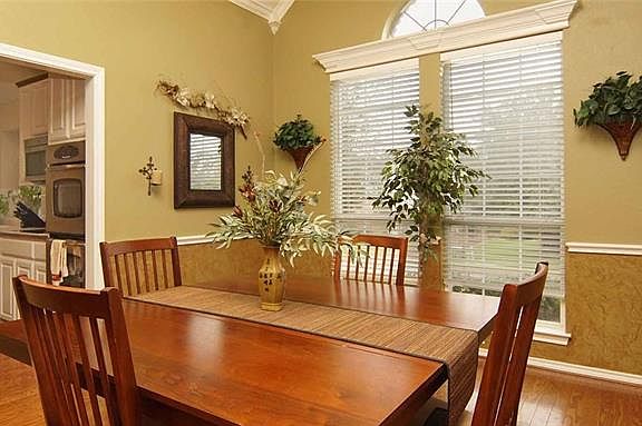 3rd image of 1918 Basswood Ct