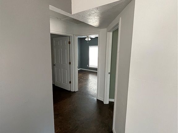 5th image of 204 Davis St