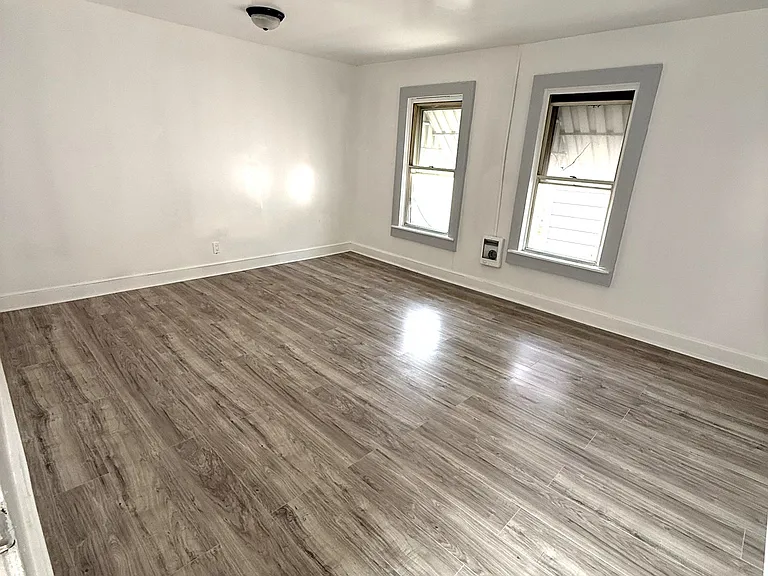 472 2nd St #2 — Photo 2