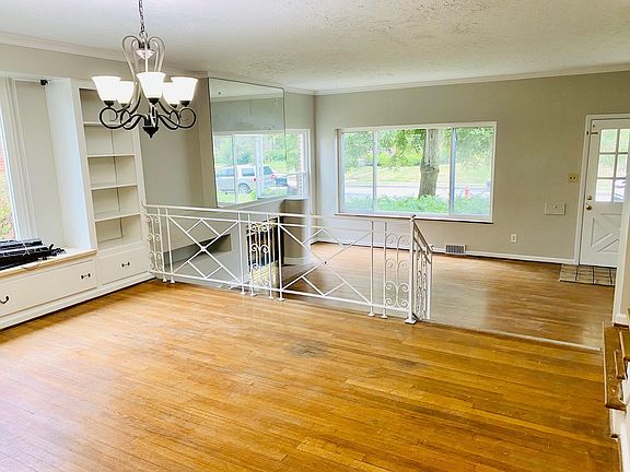 Open Floor plan & Tons of Natural Light
