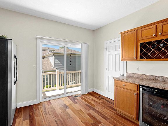 5th image of 11217 Oakwood Dr #22