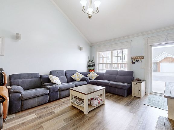 2nd image of 876 Wolves Den Pl