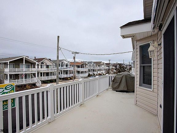 4th image of 3847 Asbury Ave #3847