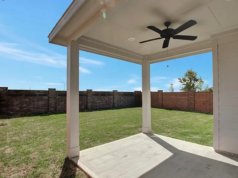 7518 Coral Lake Dr — Photo 16