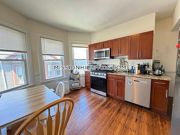 2nd image of 166 Hillside St #3