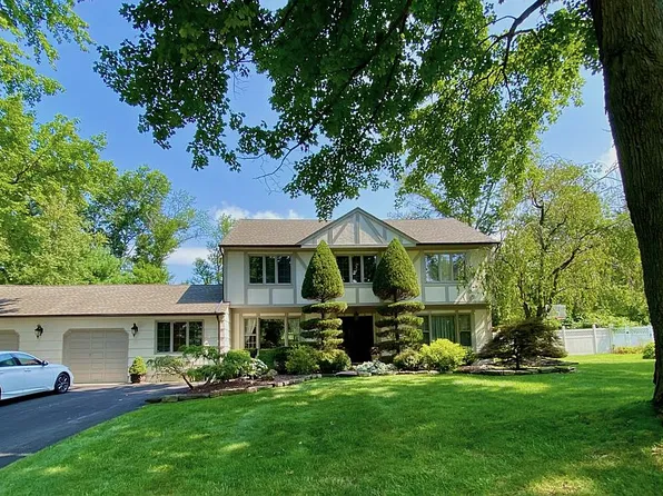 4 Tara Dr, Matawan, NJ 07747