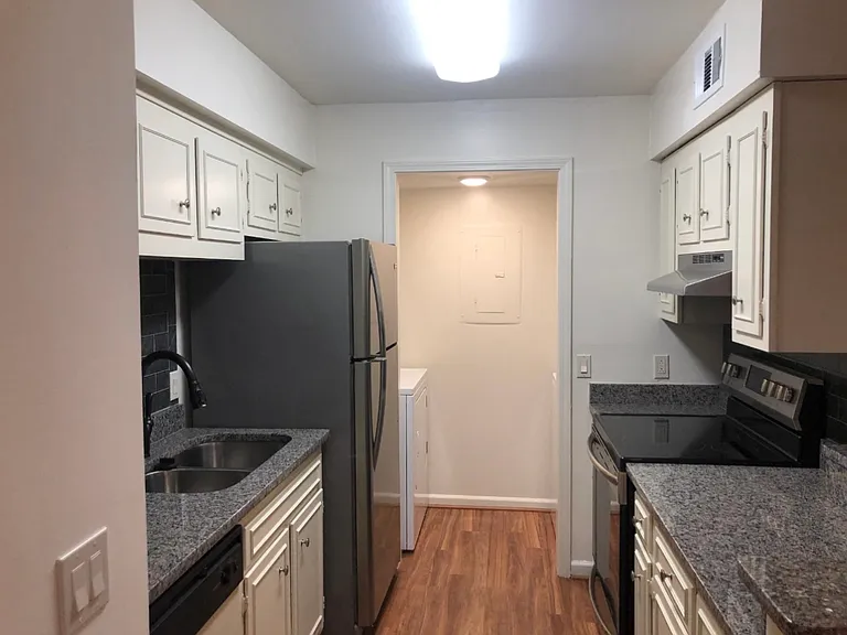 2905 Burch Ave #7 — Photo 15