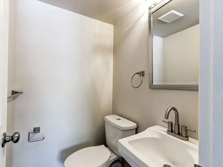 The Atwood Apartments — Photo 36